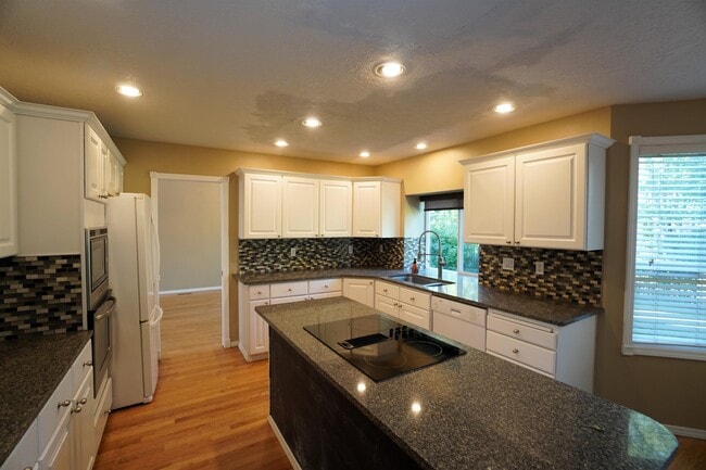 Building Photo - 2747 E Migratory Dr