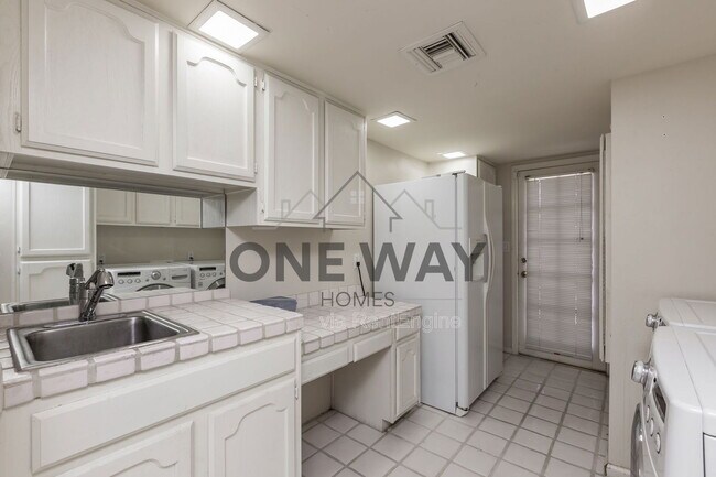 Building Photo - 49 Biltmore Estates Dr