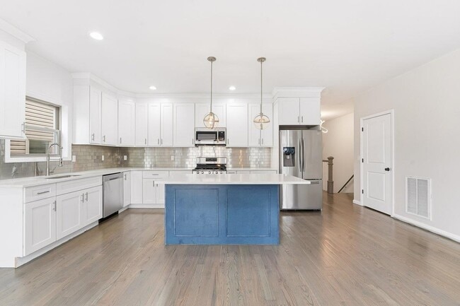 Primary Photo - 5103 Meadowview Ave