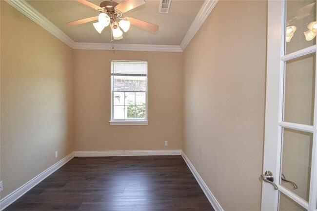 Building Photo - 6113 W Pleasant Dr