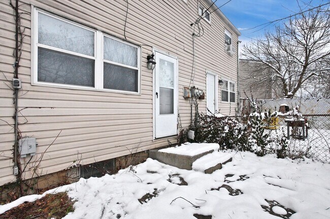 Building Photo - 3751-3753 Briggs Rd