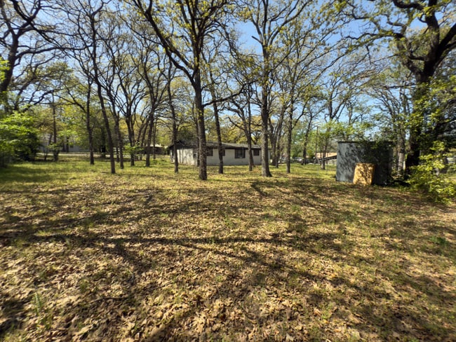 Building Photo - 920 Red Bud Dr