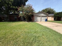Building Photo - 513 Willow Cir W