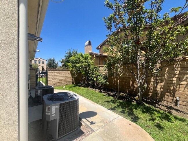 Building Photo - 1134 Las Colinas Way