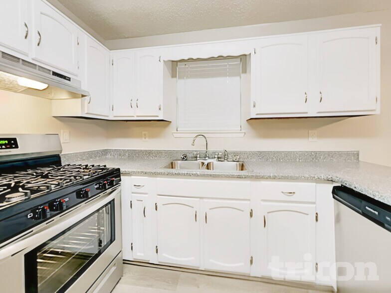 Building Photo - 2122 Cedar Creek Ln