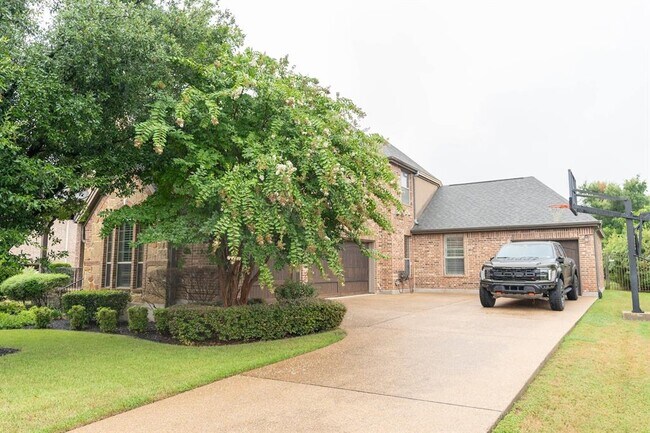 Building Photo - 10500 Avery Club Dr