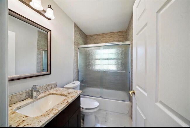 Building Photo - 6526 Westview Dr