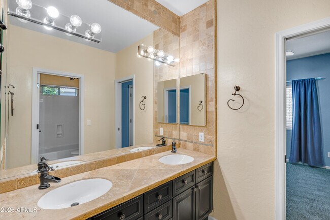 Building Photo - 4335 E Fox Cir