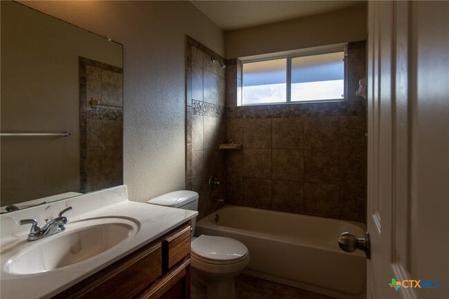 Building Photo - 217 Pointer St