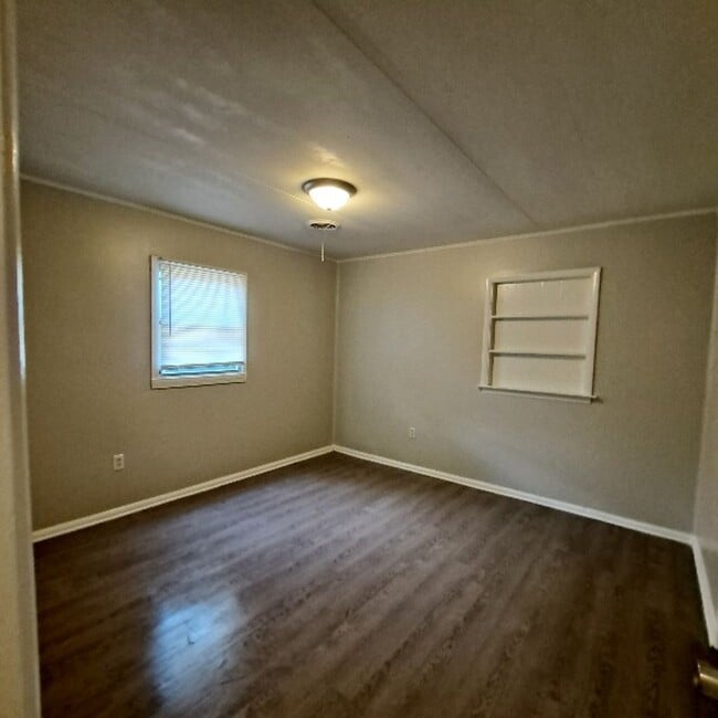 Building Photo - 837 Carrolton Rd