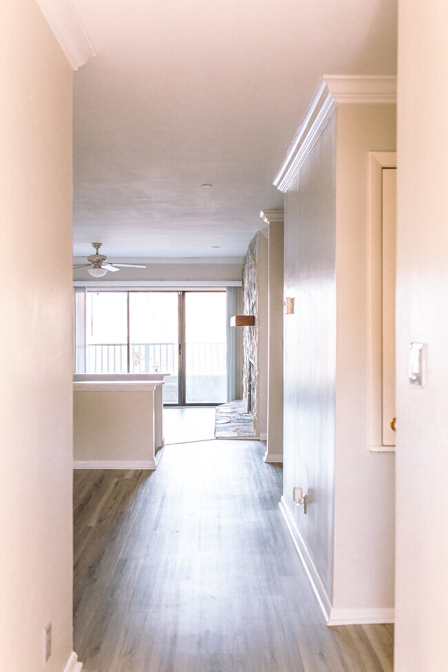 Building Photo - 9808 Emerald Point Dr