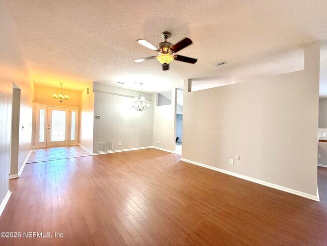 Building Photo - 1701 Covington Ln