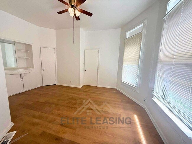 Building Photo - 1441 SW Van Buren St
