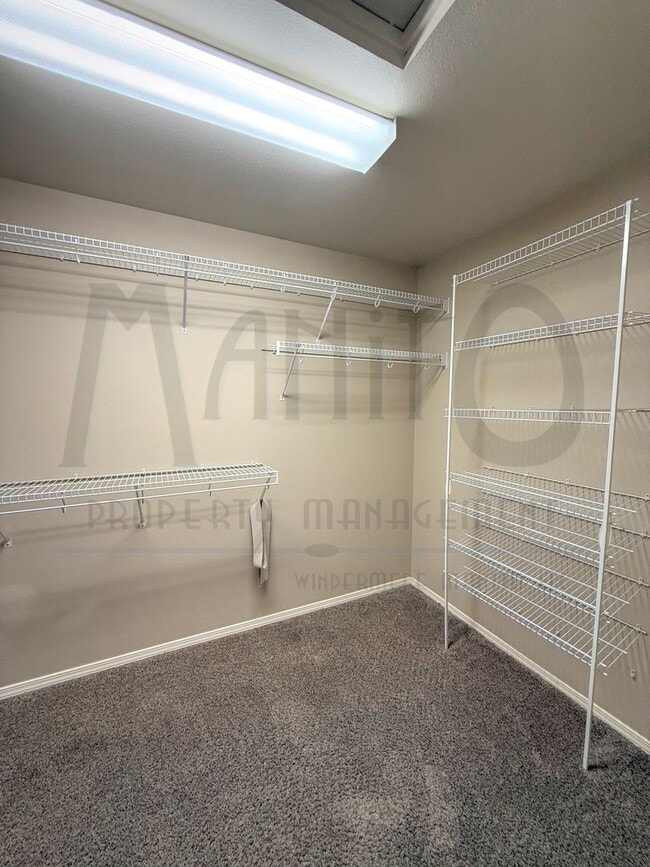 Building Photo - Beautiful Carnahan Crest Townhome