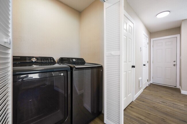 Building Photo - 2829 SE 90th Pl