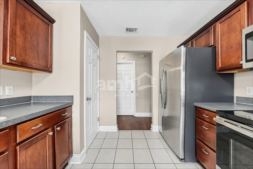Building Photo - 738 Laurel Hill Cir