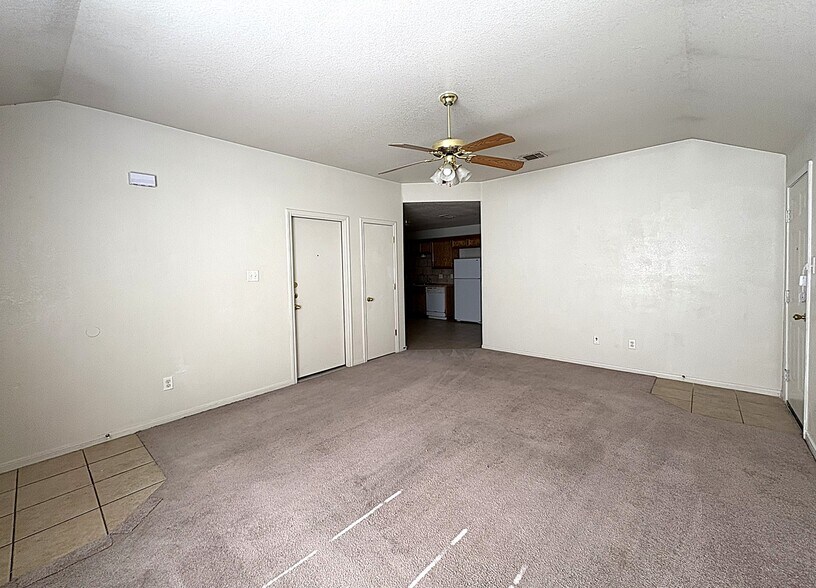 Building Photo - 509 Primrose Dr
