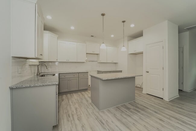 Building Photo - 7105 Plott Rd