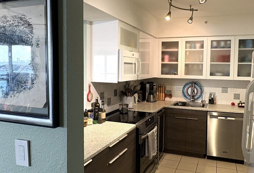 Building Photo - 1500 Bay Rd