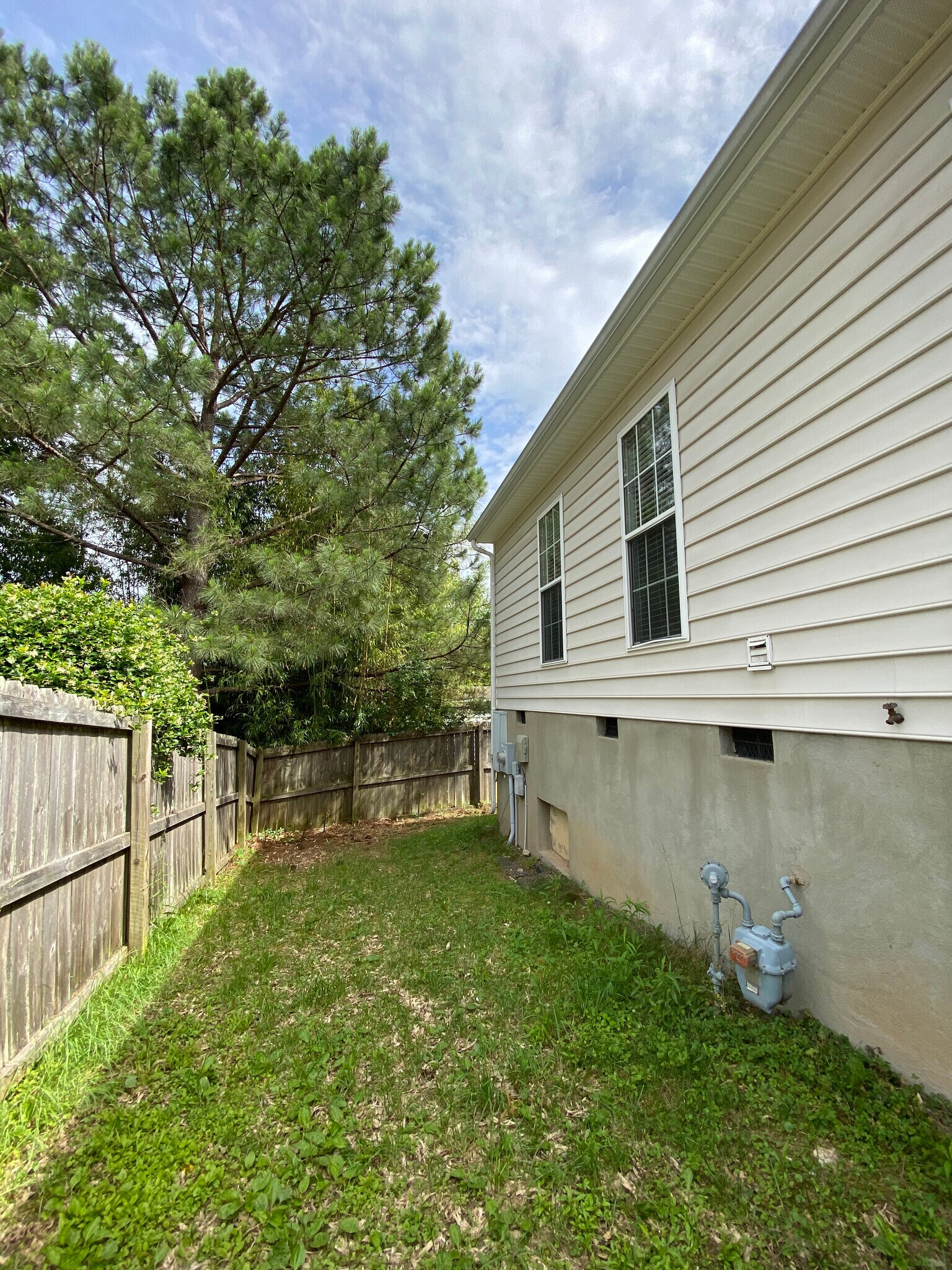 Building Photo - 3 Forest Creek Dr