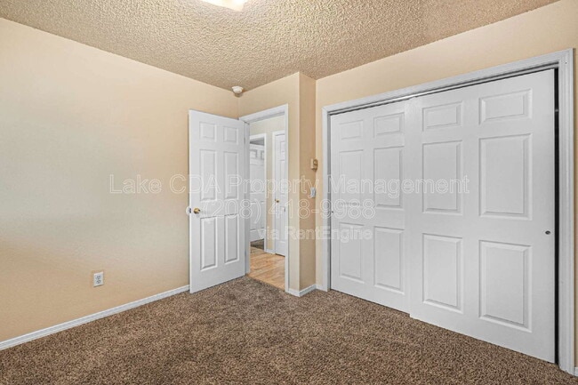 Building Photo - 906 N 2nd St