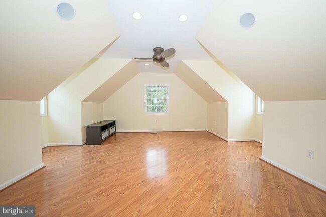 Building Photo - 101 E Brookhaven Rd