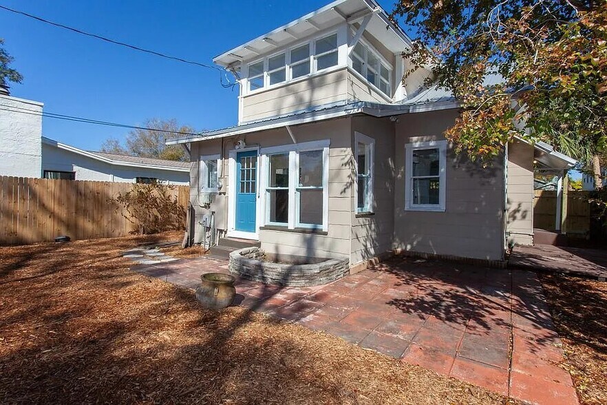 Building Photo - 244 35th Ave N