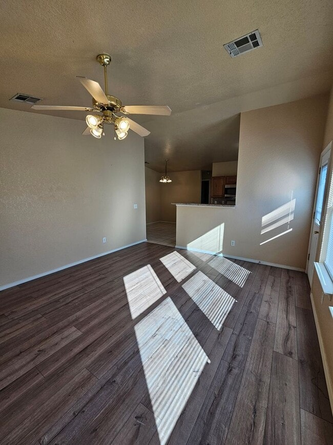 Building Photo - (3) Bed/(2) Bath in Poppy Grove Avail NOW!