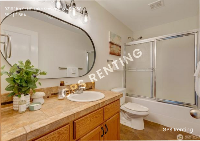 Building Photo - Stylish 3-Bedroom Home in Prime Lake Steve...