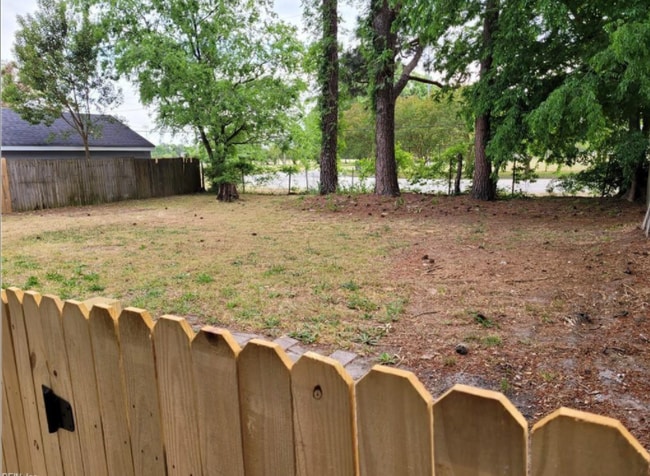 Building Photo - 733 Lanier Crescent