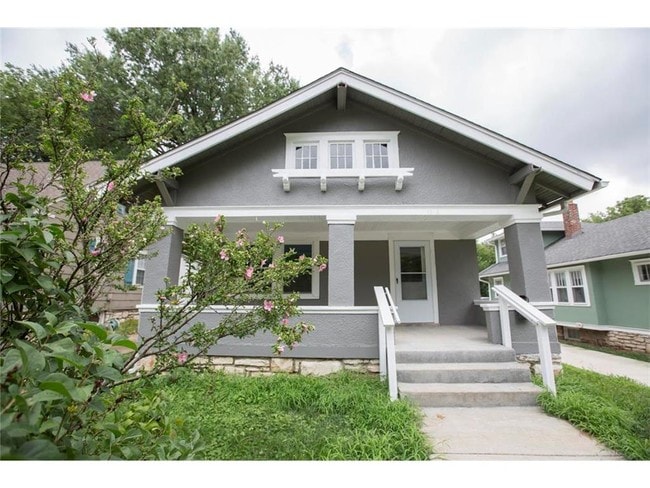 Building Photo - 5919 Kenwood Ave