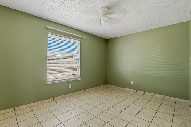 Building Photo - 3-Bedroom Duplex with Refrigerated AC.