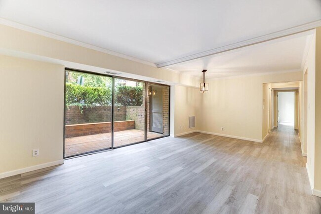 Building Photo - 7905 Dassett Ct