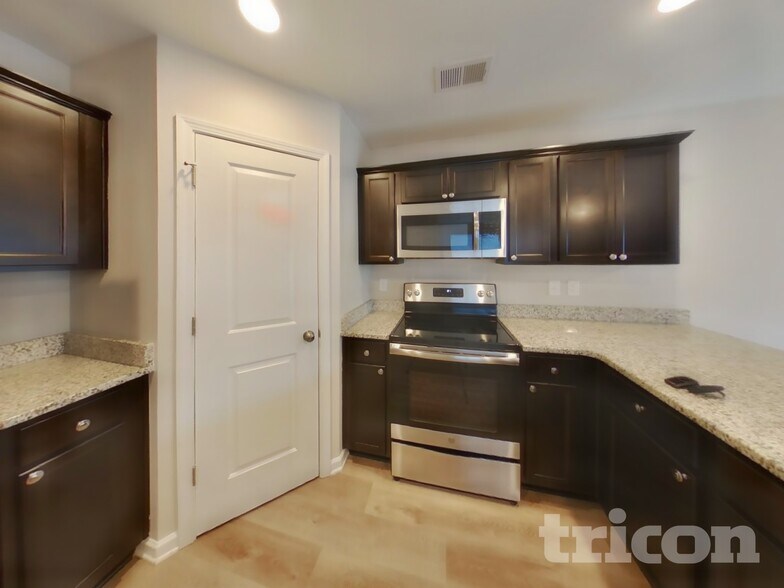 Building Photo - 1430 Sandra Dr