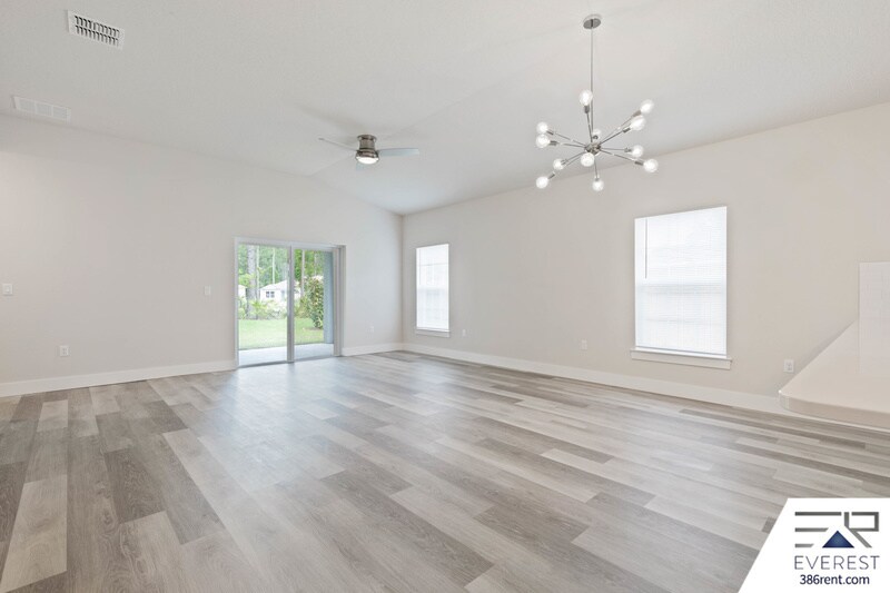 Building Photo - 8 Red Oak Pl