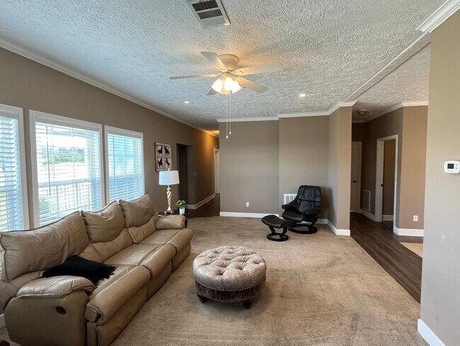 Building Photo - FURNISHED, Horse Farm Dream House