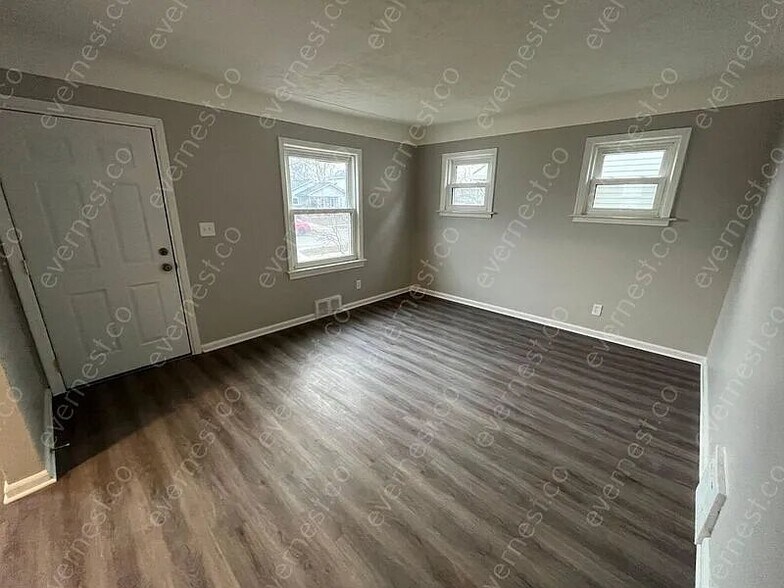 Building Photo - 84 W Shevlin Ave