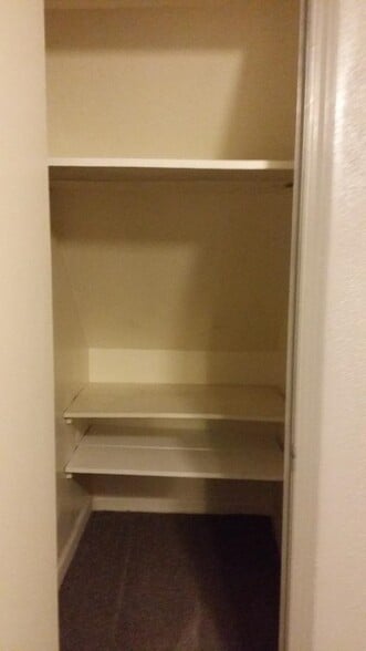 Building Photo - 1417 W Short Ave