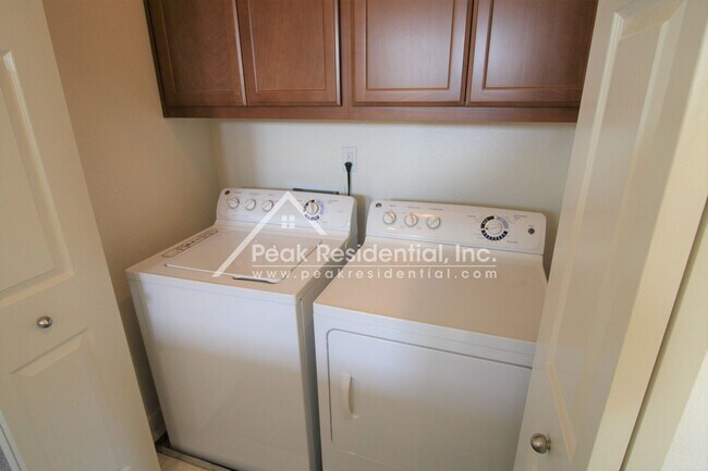 Building Photo - Newer South Sacramento Area 3bd/2.5ba Home