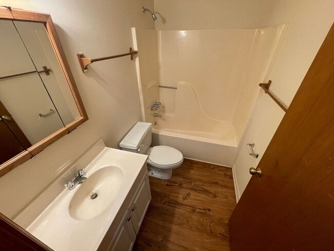 Building Photo - PRE-LEASING FOR JULY 22ND 2026!