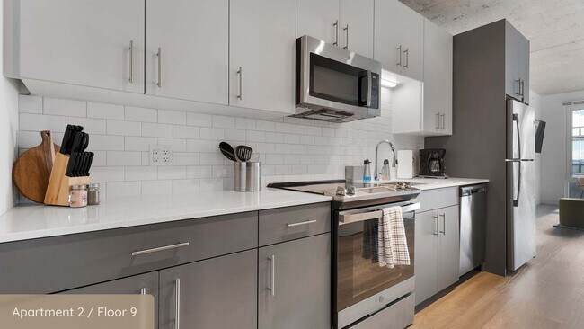 Building Photo - 853 W Blackhawk St