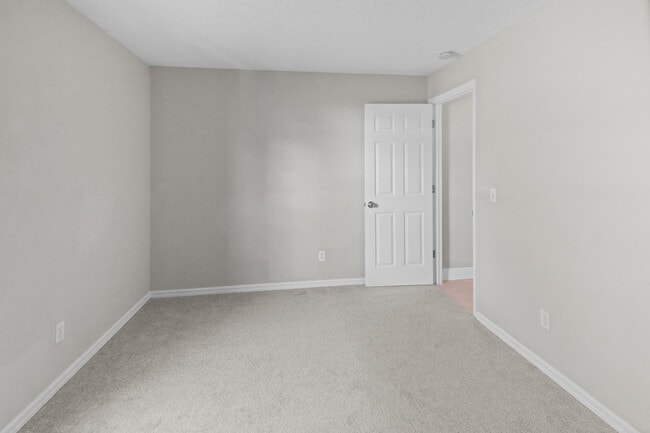 Building Photo - 173 SW Ray Ave