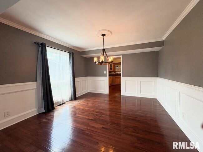 Building Photo - 6891 N Fox Point Dr