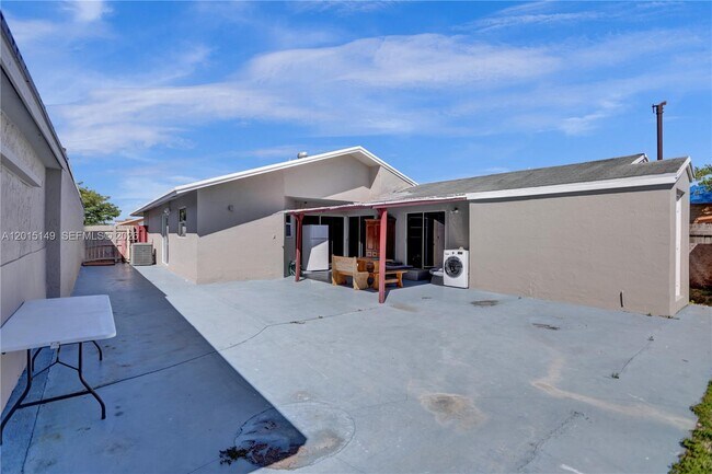 Building Photo - 11854 SW 210th St
