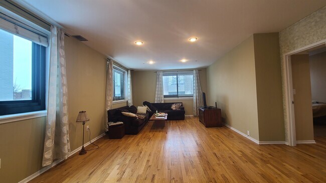 Building Photo - 518-536-536 Gregory Ave