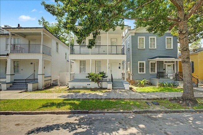 Building Photo - 615 W 39th St
