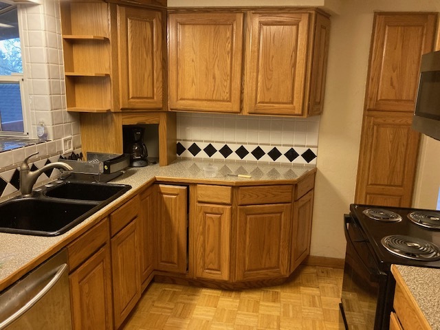 Kitchen - 1560 Fir St S