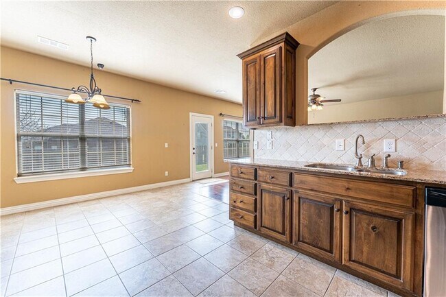 Building Photo - 126 S Angus Ln