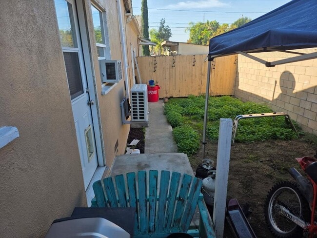 Building Photo - 731 W Maple Ave