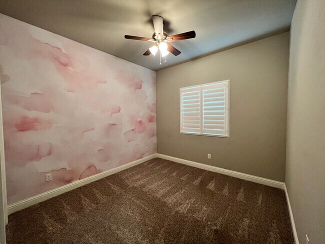 Building Photo - Charming and Elegant Home in Clovis District